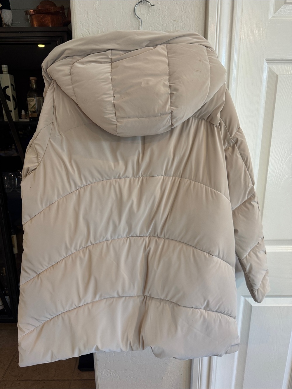DKNY Light Beige Women's Quilted Puffer Jacket with Faux-Fur Trim - Picture 3 of 4